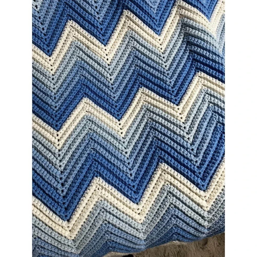 VTG Handmade Chevron‎ Crochet Afghan Throw Blue White Fringe 77x40 🇺🇸